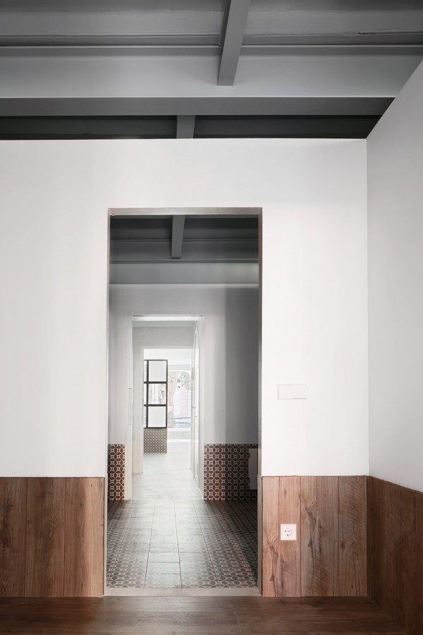 Tamarit Apartment by Ras Arquitectura