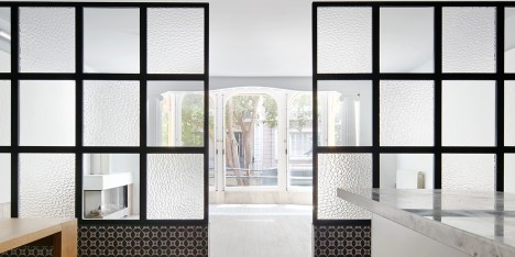 Tamarit Apartment by Ras Arquitectura