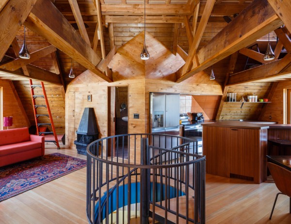 Triangle House by Doon Architecture