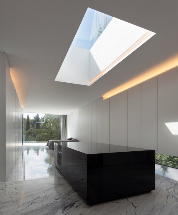 Aluminium House in Madrid by Fran Silvestre Arquitectos