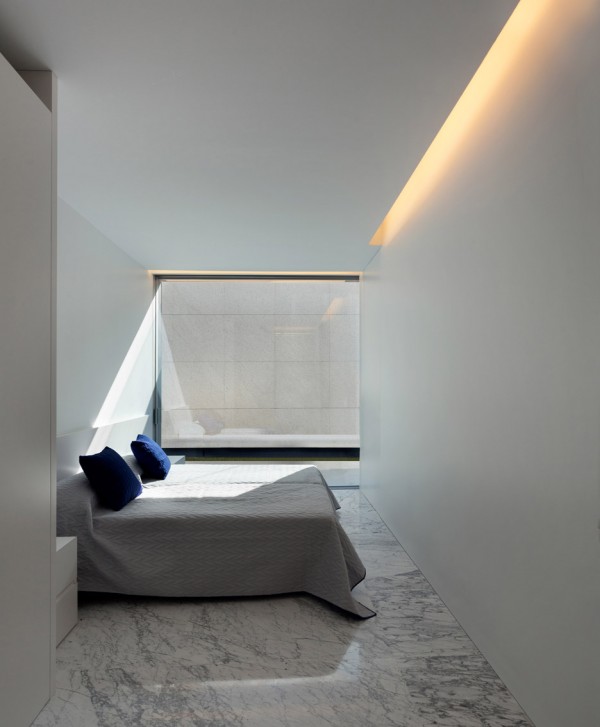 Aluminium House in Madrid by Fran Silvestre Arquitectos
