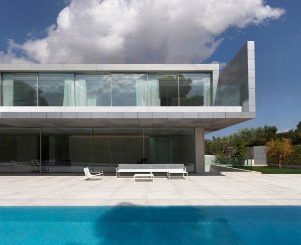 Aluminium House in Madrid by Fran Silvestre Arquitectos