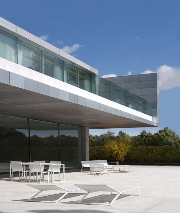 Aluminium House in Madrid by Fran Silvestre Arquitectos