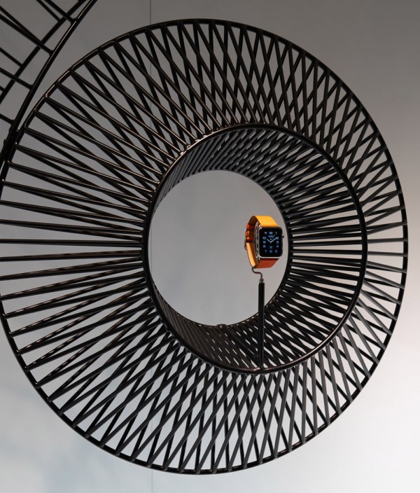Shop window installation designed by Gamfratesi for Apple Watch Hermès