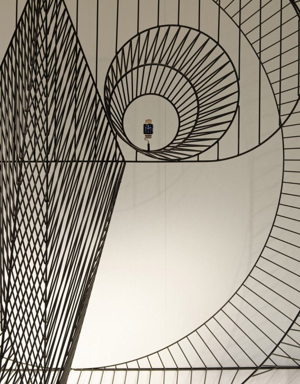 Shop window installation designed by Gamfratesi for Apple Watch Hermès