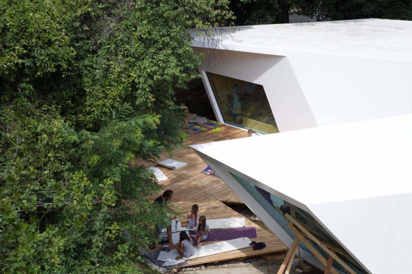 Bilding is a faceted wooden community centre built by students
