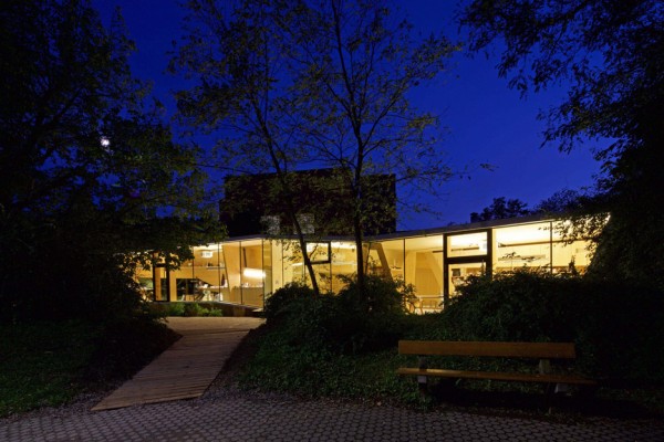 Bilding is a faceted wooden community centre built by students