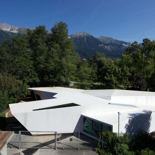Bilding is a faceted wooden community centre built by students
