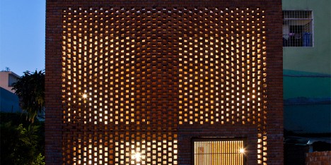 Termitary House by Tropical Space