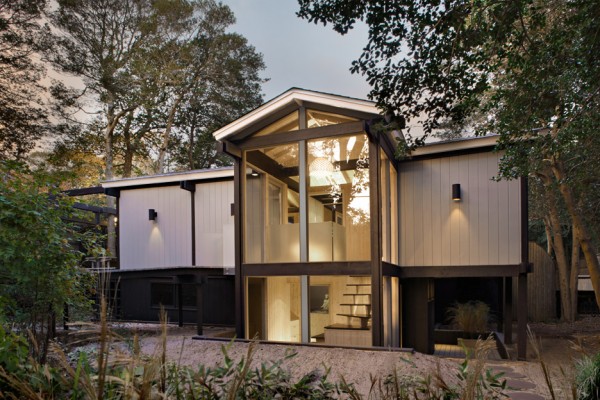 214 Beach Hill Walk by Don Page, 1962. Restoration and addition by Rawlins Design, 2015