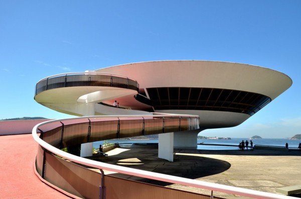 Museu de Arte Contemporânea de Niterói by Oscar Neimeyer, 1996