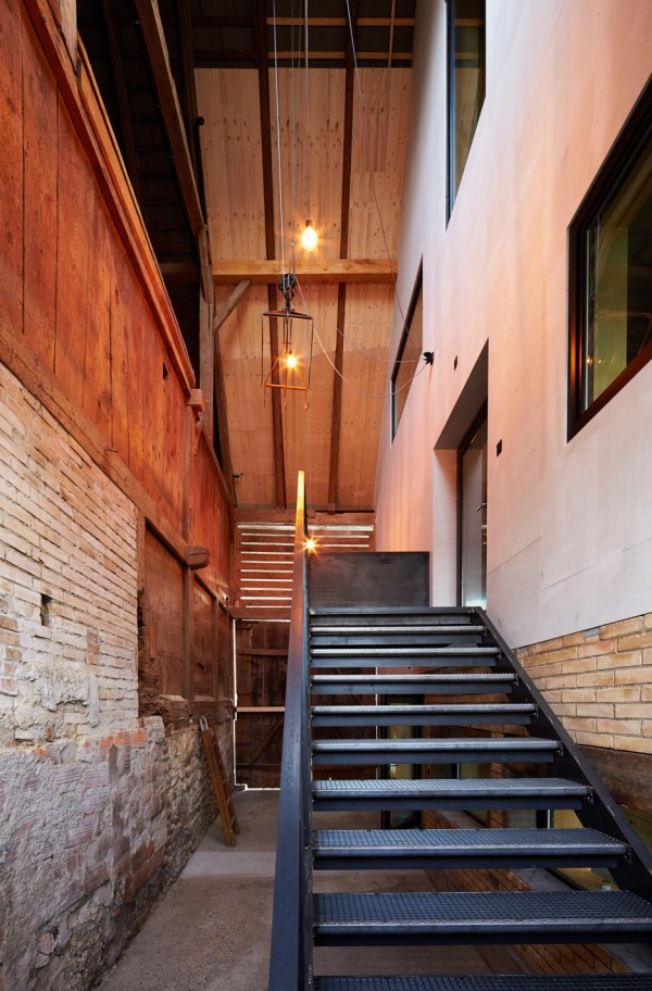 Freiluft barn conversion by Martin Klopfenstein