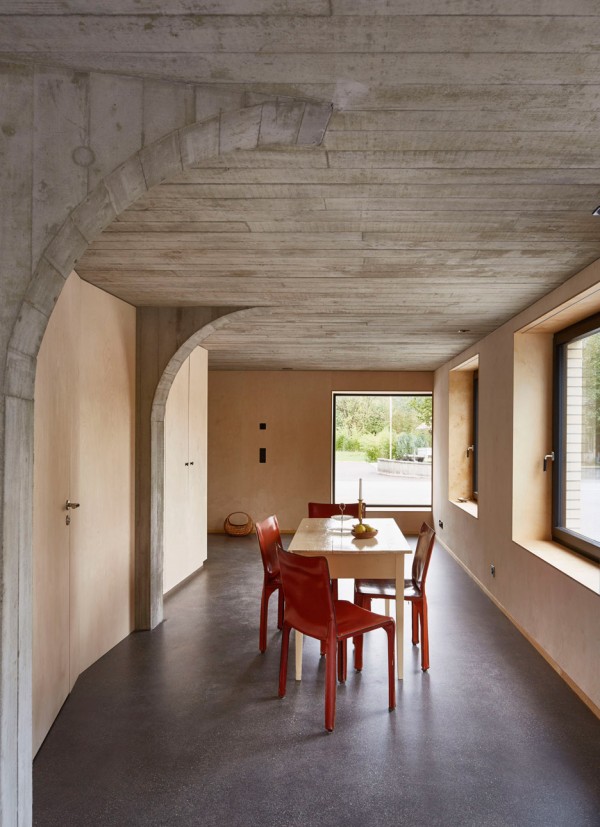 Freiluft barn conversion by Martin Klopfenstein
