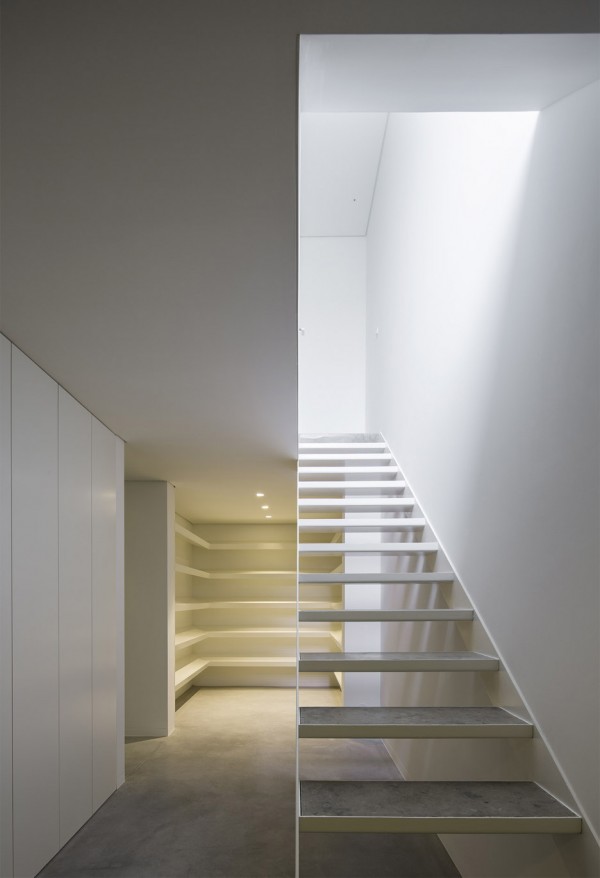 house-in-bonfim-by-azo-sequeira-arquitectos-porto-portugal-_dezeen_936_0