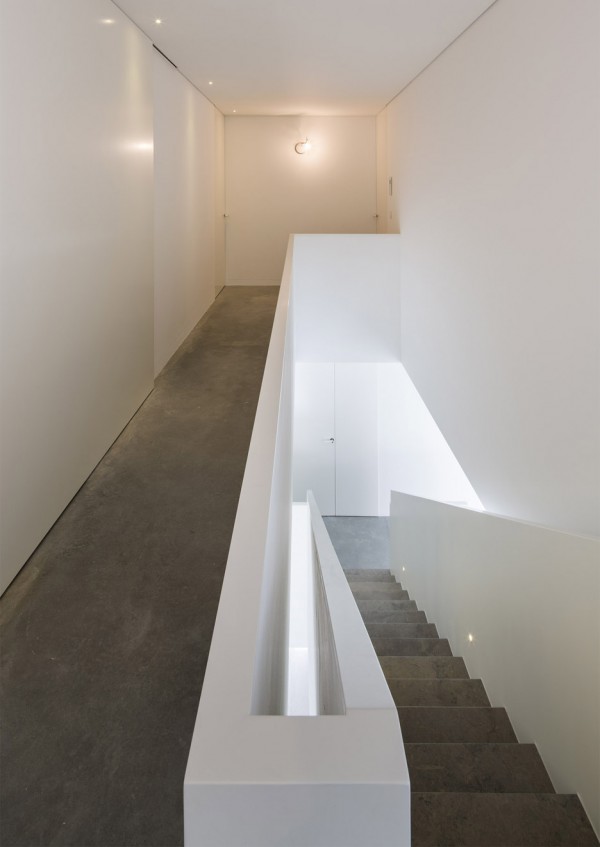 house-in-bonfim-by-azo-sequeira-arquitectos-porto-portugal-_dezeen_936_13