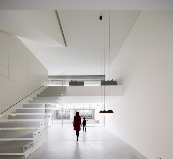 house-in-bonfim-by-azo-sequeira-arquitectos-porto-portugal-_dezeen_936_3