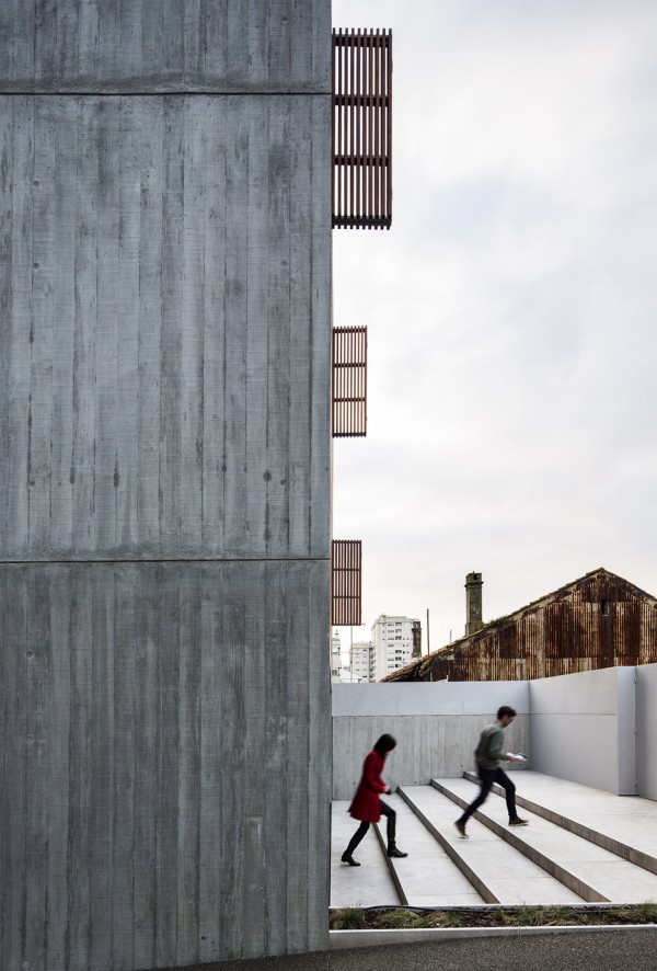 house-in-bonfim-by-azo-sequeira-arquitectos-porto-portugal-_dezeen_936_7