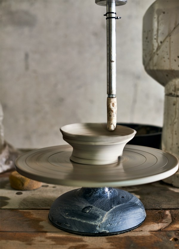 humanMADE, a robotic potter designed by 2016 Central Saint Martins graduate Charlotte Nordmoen