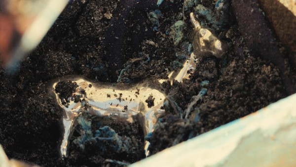 Artist turns Barragán's remains into diamond to trade for archive