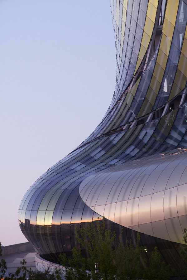 la-cité-du-vin-xtu-architecture-wine-museum-_dezeen_936_136