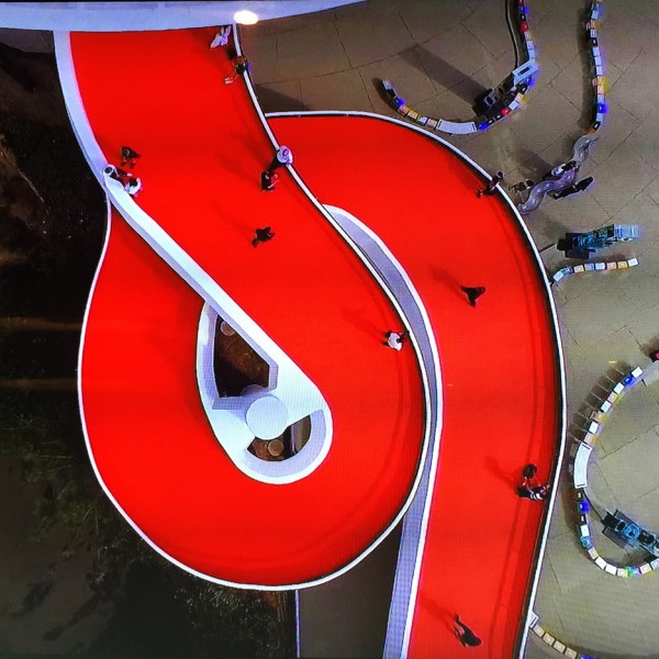 louis-vuitton-cruise-show-Es-Devlin-fashion-Niemeyer-Niteroi-museum_dezeen_936_5
