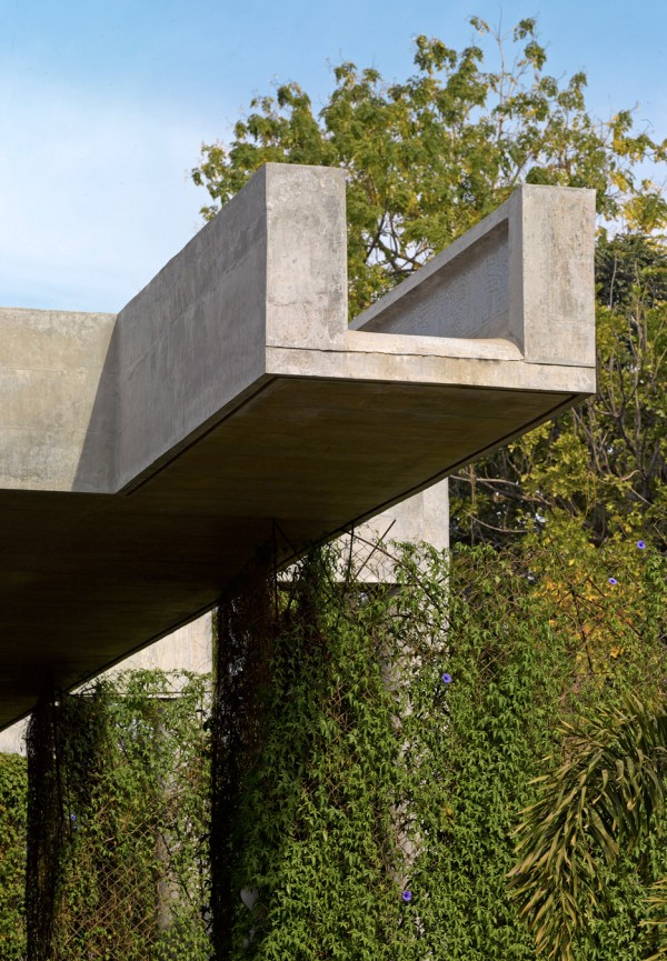 Moving Landscape House with Walls by Matharoo