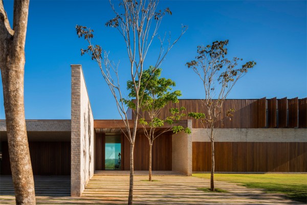 MS House by Studio Arthur Casas