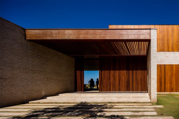 MS House by Studio Arthur Casas
