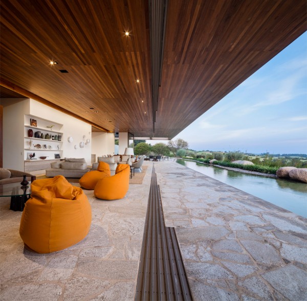 MS House by Studio Arthur Casas