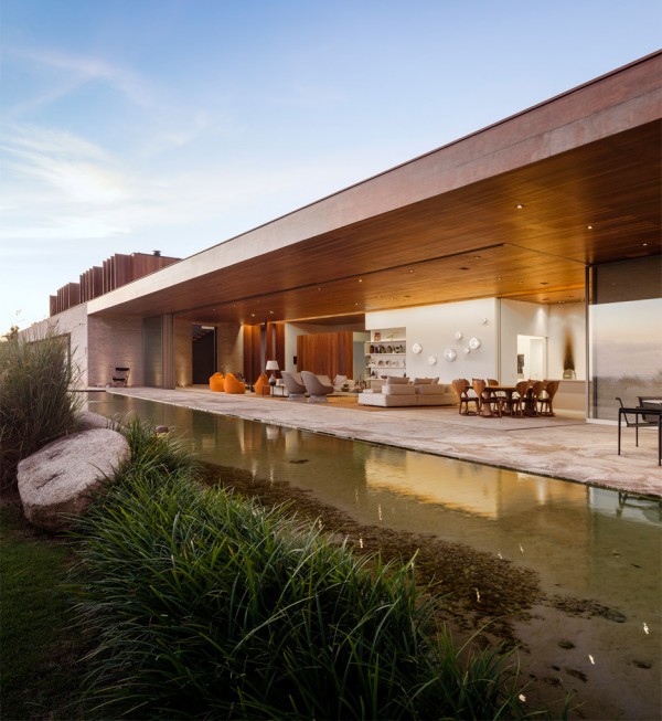 MS House by Studio Arthur Casas