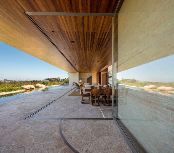 MS House by Studio Arthur Casas