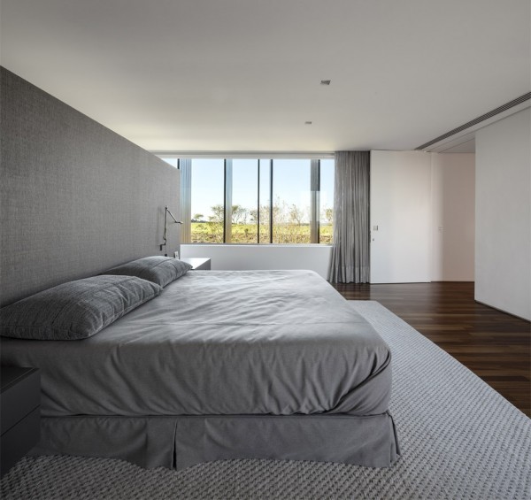 MS House by Studio Arthur Casas