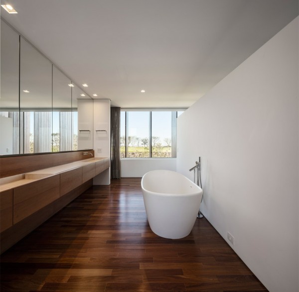 MS House by Studio Arthur Casas