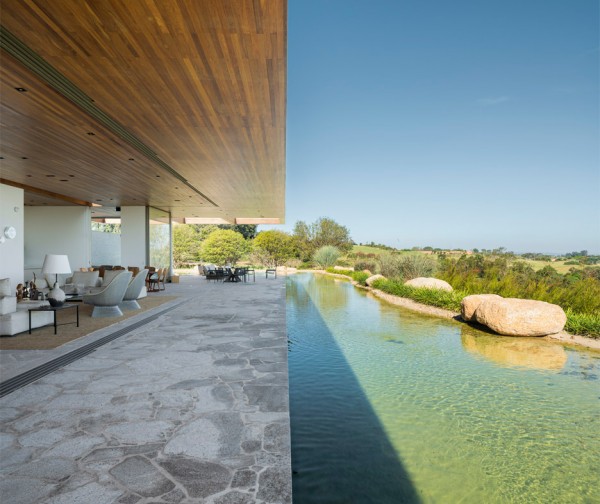 MS House by Studio Arthur Casas
