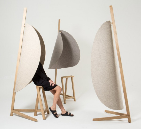 Pierre-Emmanuel Vandeputte designs desk divider for isolation