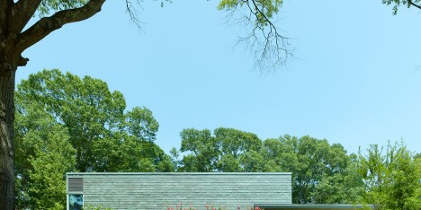 Duvall Decker clads a Mississippi dwelling in grey-green slate shingles