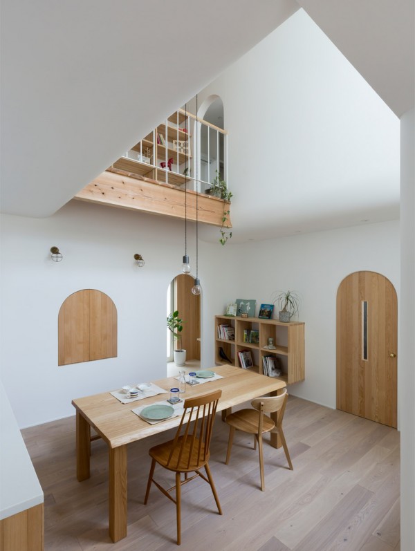 Alts Design Office creates "comfy" Outsu house in Japan