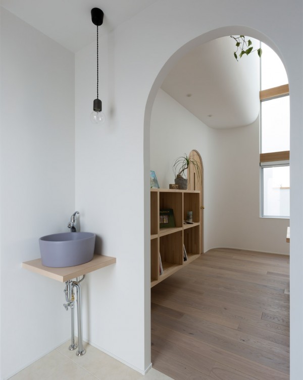 Alts Design Office creates "comfy" Outsu house in Japan