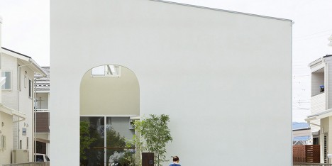 Alts Design Office creates "comfy" Outsu house in Japan