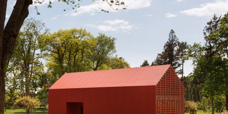 Red Barn by Roger Ferris + Partners provides an artist’s retreat in Connecticut
