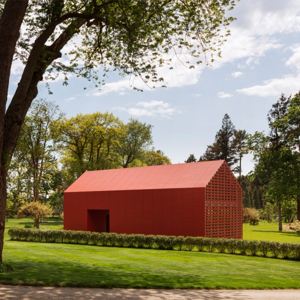 Red Barn by Roger Ferris + Partners provides an artist’s retreat in Connecticut