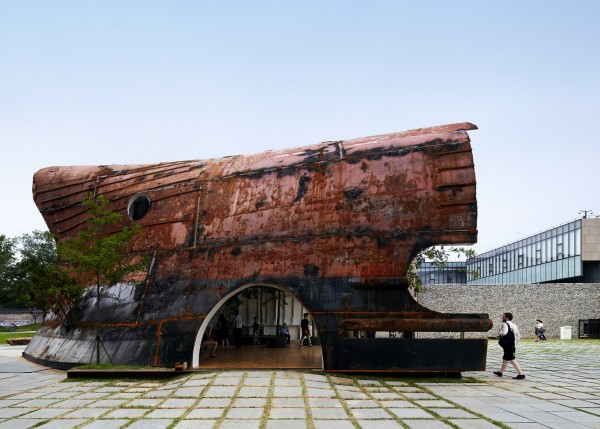 Temp'L by Shinslab Architecture is an installation recycled from a rusty old cargo ship for a museum courtyard in Seoul