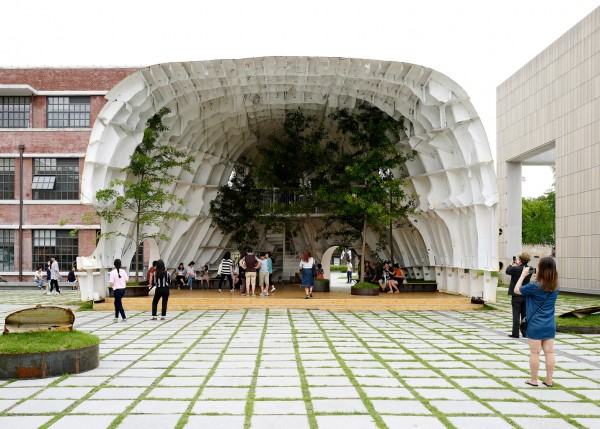 Temp'L by Shinslab Architecture is an installation recycled from a rusty old cargo ship for a museum courtyard in Seoul