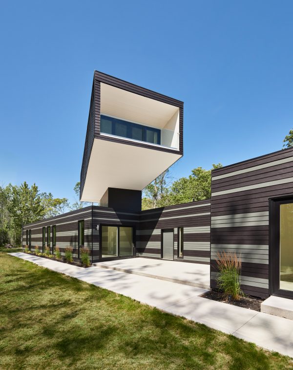 A Bower House by Kariouk Associates