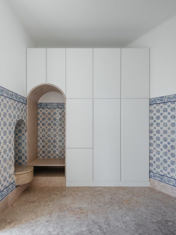 Apartment in Estrela by Aurora Arquitectos