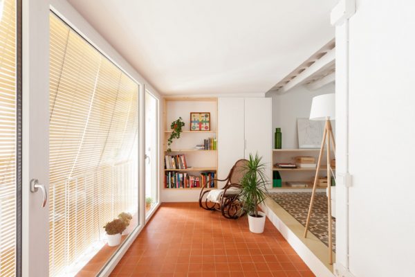 Apartment in Sant Andreu by Oriol Garcia