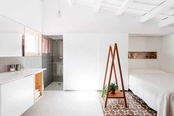 Apartment in Sant Andreu by Oriol Garcia