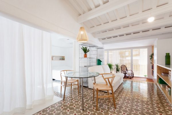 Apartment in Sant Andreu by Oriol Garcia