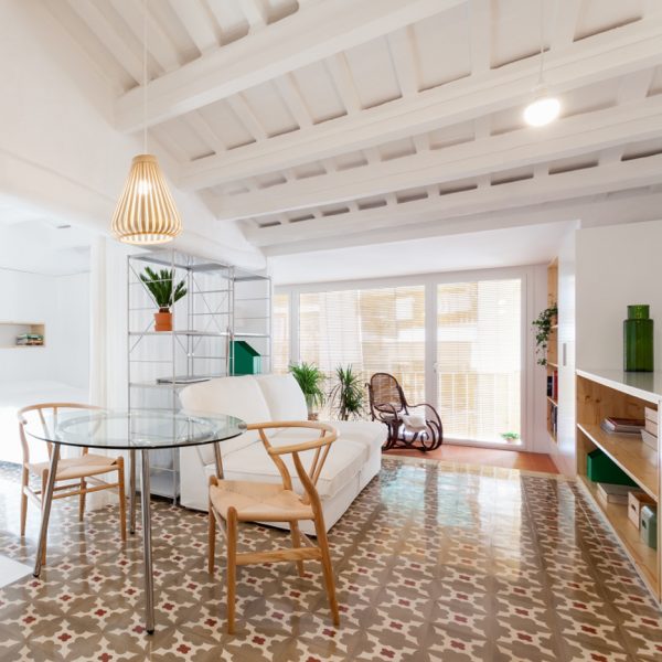 Apartment in Sant Andreu by Oriol Garcia