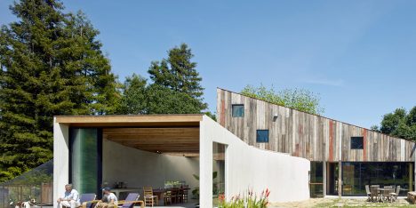 Dining area “grows” from California artist studio by Mork-Ulnes